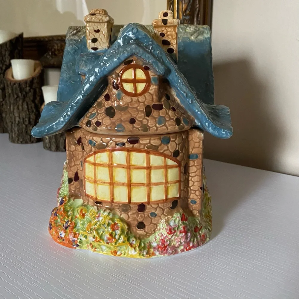 Collectable Thomas Kinkade Cookie Jar Garden Cottage Village House
